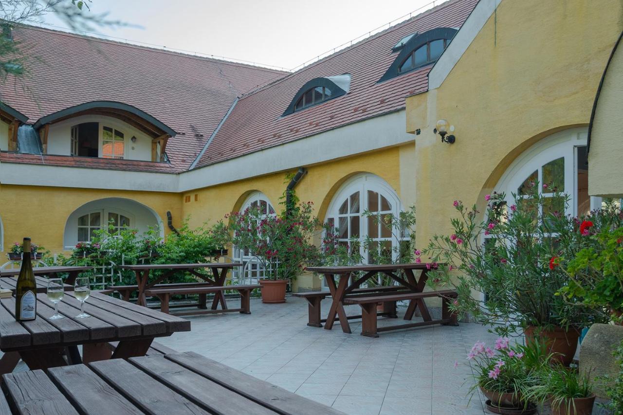 Cseri Kastélyszálló Tótvázsony Exterior foto